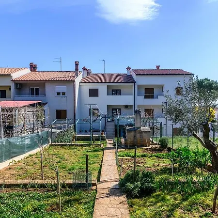 Apartment With A Parking Space - 20625 Pula