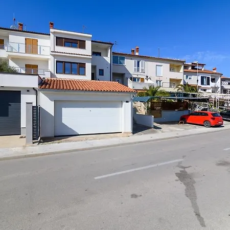 With A Parking Space - 20625 Pula