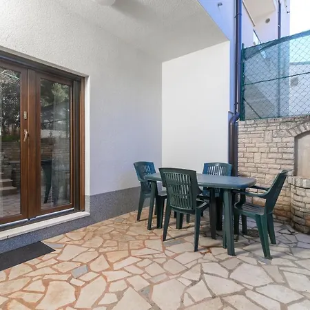 With Parking Spaces - 20625 פולה